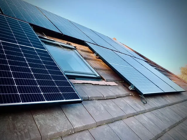 Installation photovoltaïque triphasée de 9 kWc à Saint-Genest-Lerpt (42) – Autoconsommation optimisée avec onduleur SMA