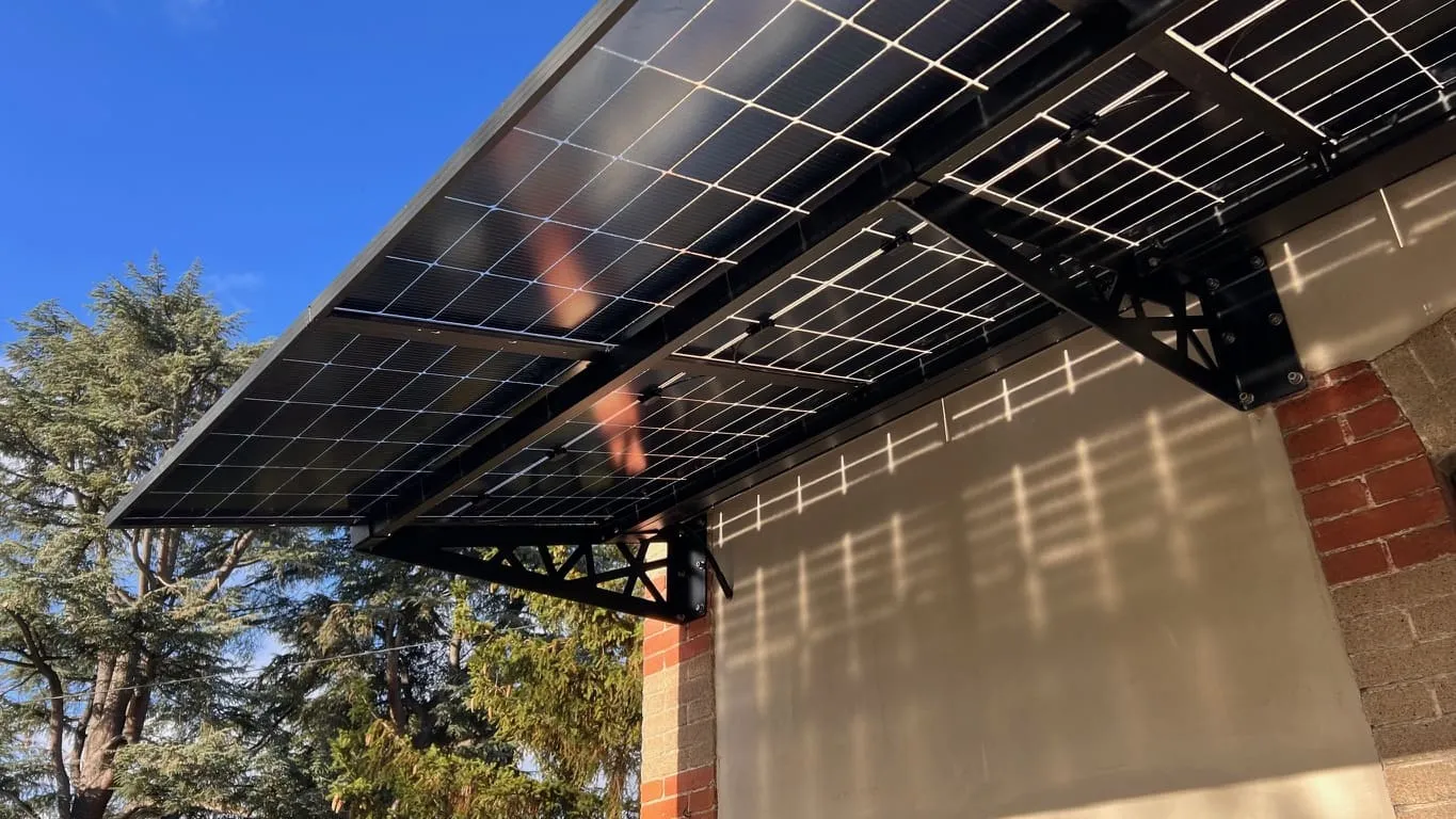 Installation d'un auvent solaire 2,5 kWc avec batterie à Saint-Just-Saint-Rambert (Loire 42)