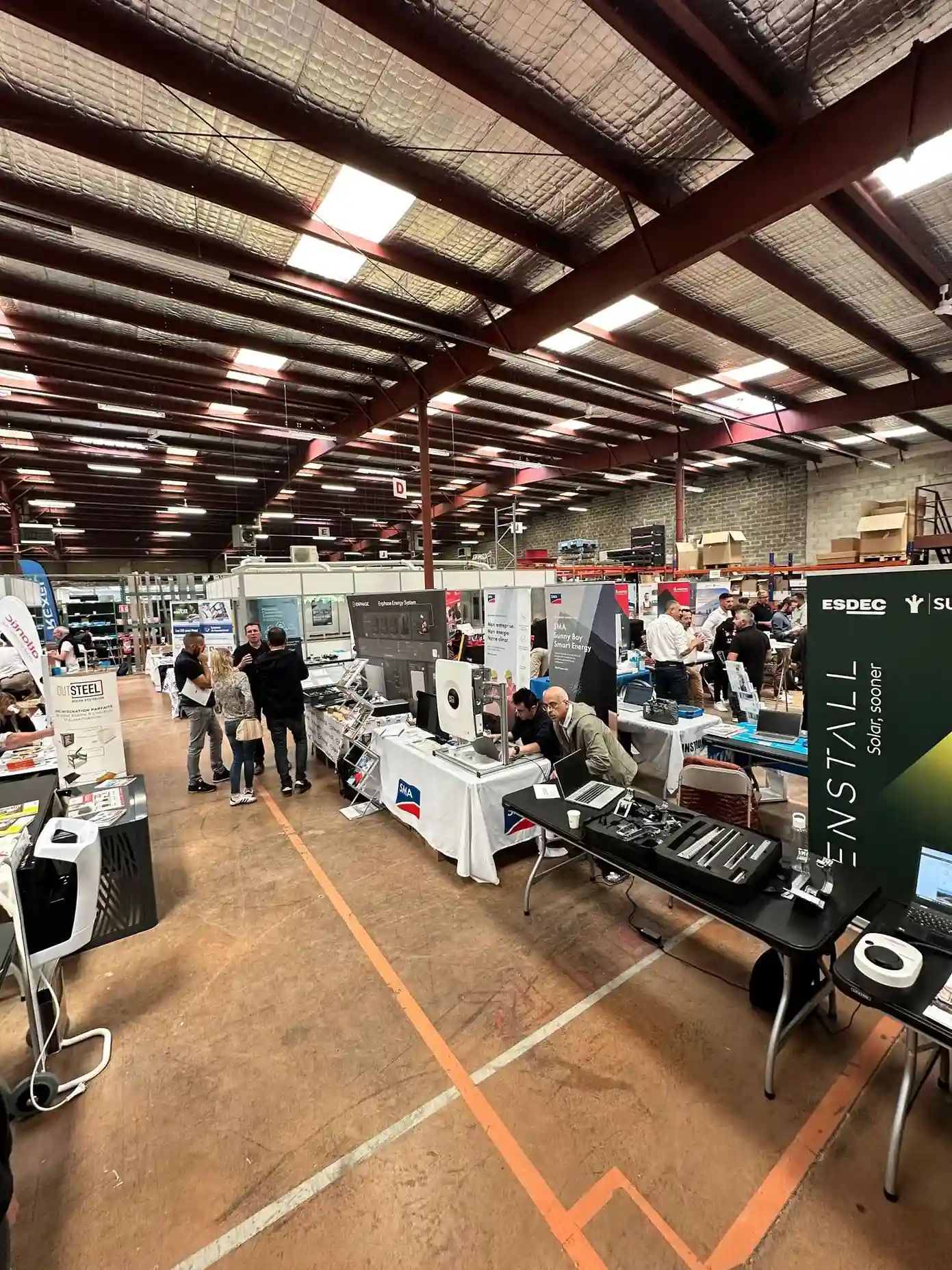 Stands de démonstration matériel photovoltaïque chez Rexel